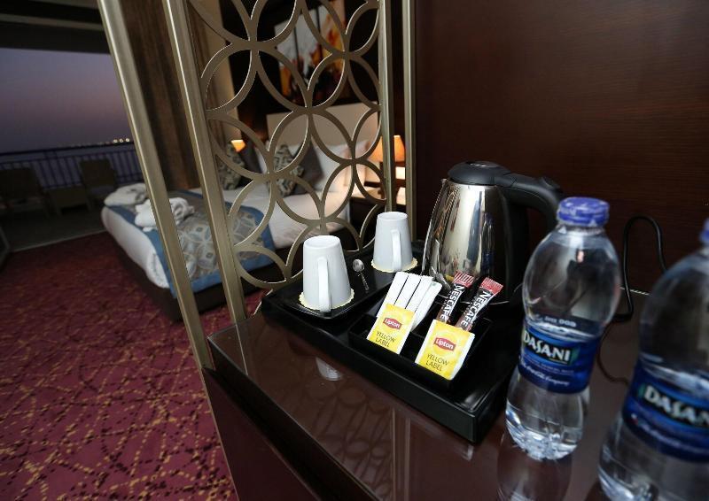 Tolip El Forsan Hotel Ismailia Exterior foto Bottled water in a hotel room