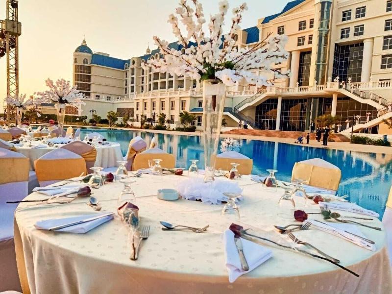 Tolip El Forsan Hotel Ismailia Exterior foto Wedding reception at the poolside